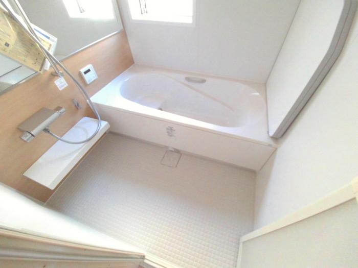 Bathroom. Spacious 1 tsubo size bus (8 Building)