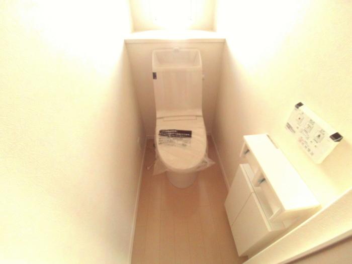 Toilet. Shower toilet (8 Building)