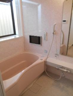 Bathroom. Spacious bathroom to heal daily fatigue!