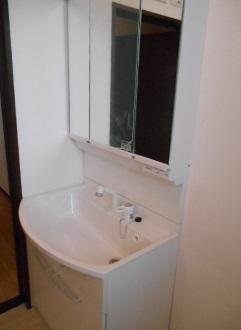 Wash basin, toilet. Washroom