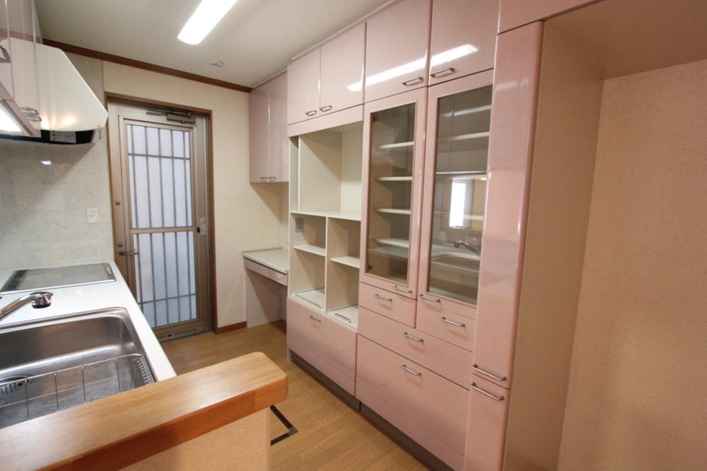 Kitchen. Storage space has been enhanced. 2013 September shooting