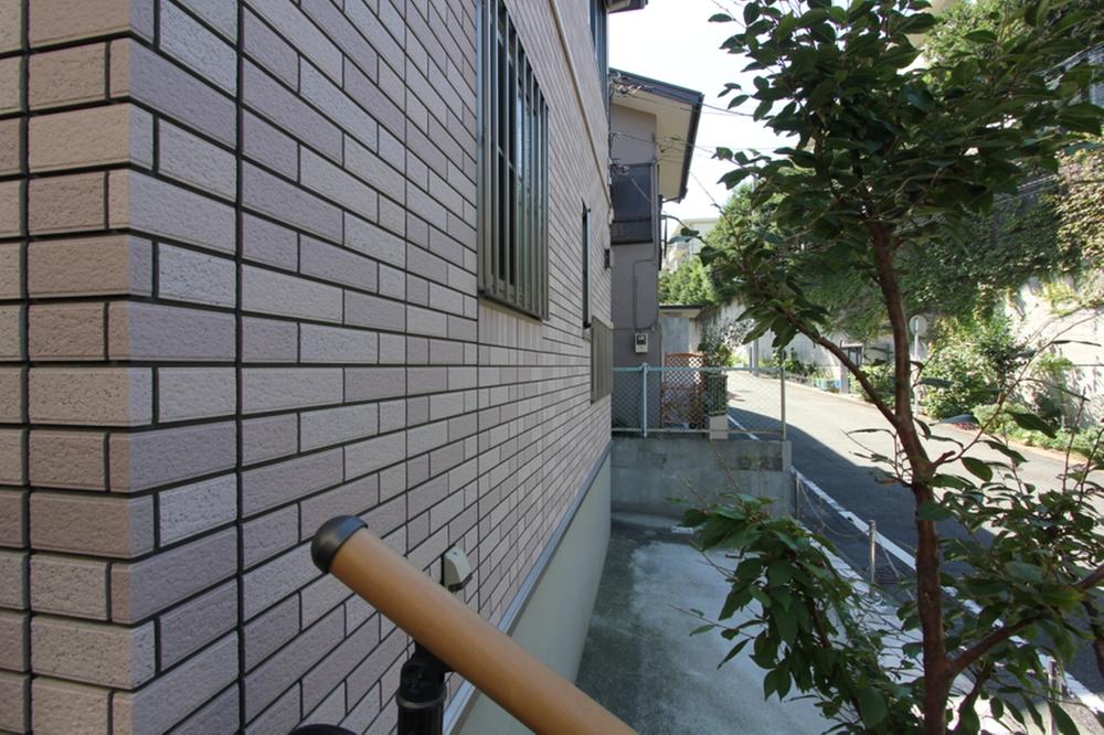 Other local. The outer wall tile exterior wall. luxury, Produce a profound feeling, Maintenance once the joint repair from 30 years to 40 years only. As time goes by, It may be feeling. 2013 September shooting