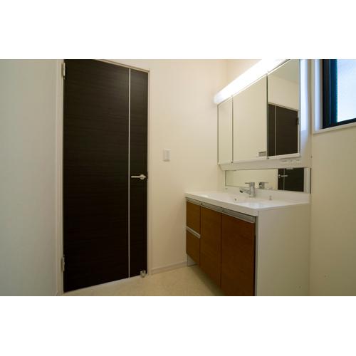 Same specifications photos (Other introspection). Washroom construction cases