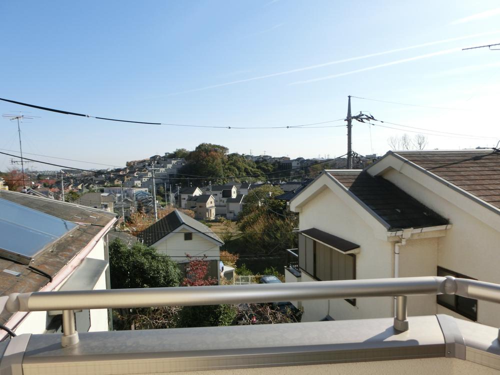 View photos from the dwelling unit. Do not come to see the view from the balcony? .