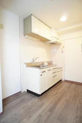 Kitchen. Is a convenient two-burner stove installation Allowed kitchen towards the self-catering school.