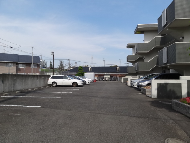 Other common areas. Parking 10,800 yen