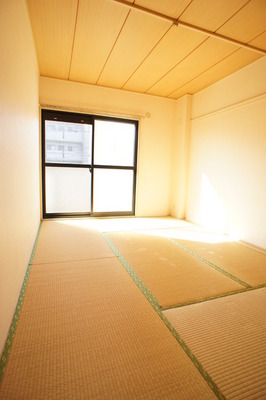 Living and room. As it is purring even nap because there is a Japanese-style room. It is a healing space.