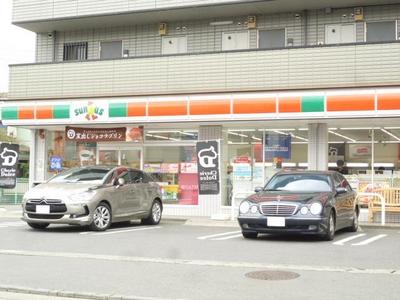 Convenience store. 290m until Thanksgiving (convenience store)