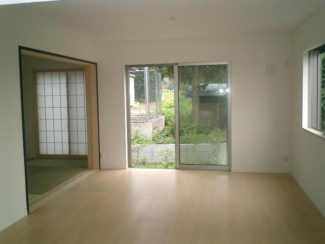 Building plan example (introspection photo). Example of construction (living dining), Image of a Japanese-style room in Tsuzukiai is next to the living! Also available as a nap field or the room of children.