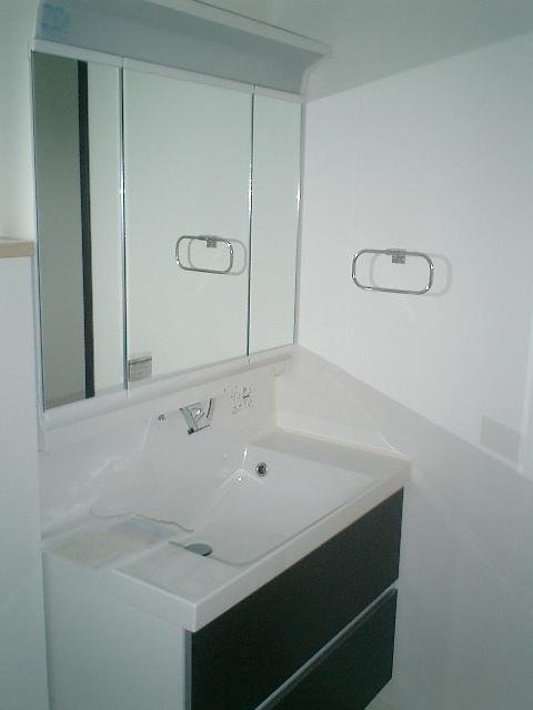 Building plan example (introspection photo). Example of construction (washroom), Sink of three-sided mirror!