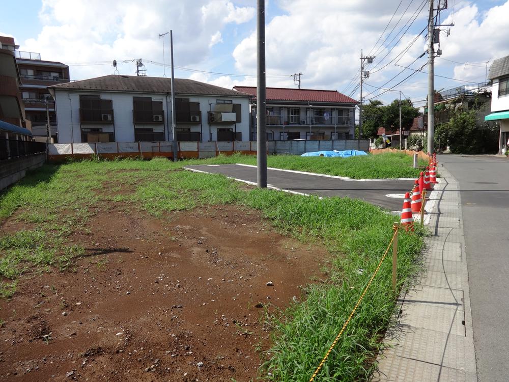 Local photos, including front road. And clean the land type of shaping land on the road Local (August 2013) Shooting