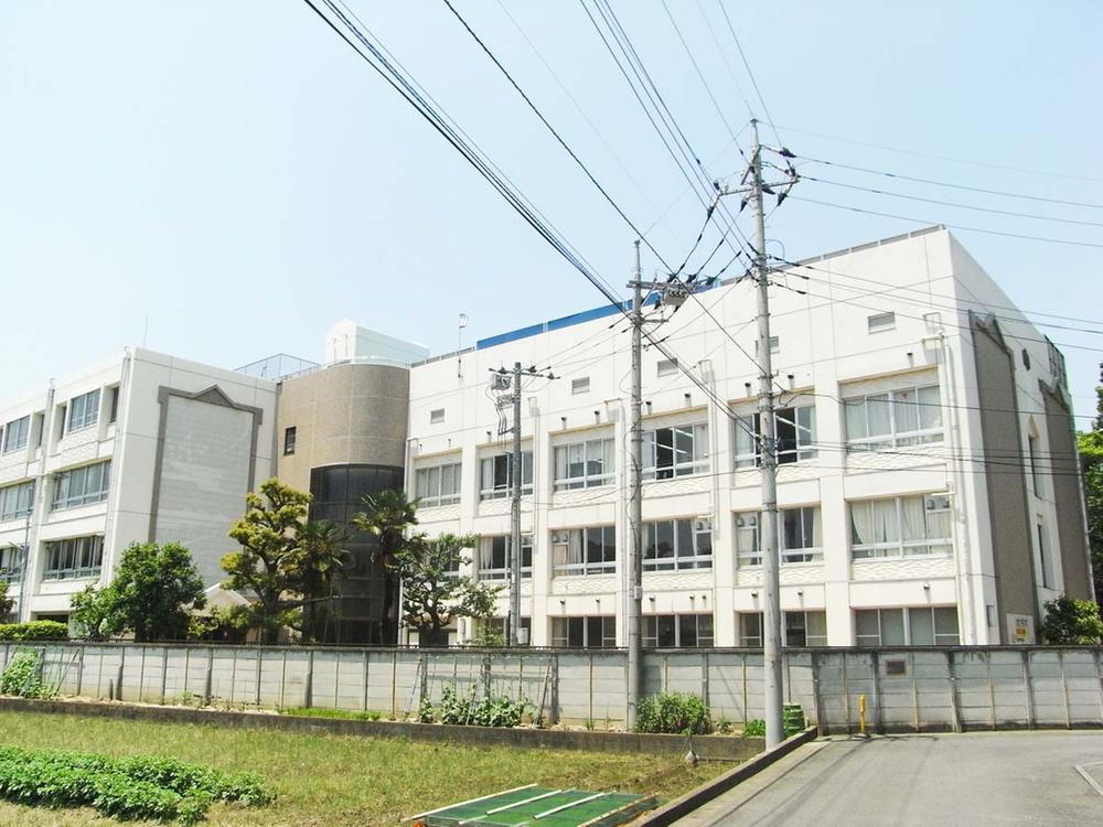 Junior high school. 610m to the Kawasaki Municipal Nakanoto junior high school