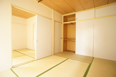 Living and room. 6 Pledge of Japanese-style room, Good even if I use in the bedroom. Also good to sleep grounder! 