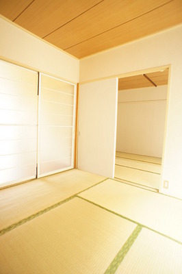 Living and room. As it is purring even nap because there is a Japanese-style room. It is a healing space. 