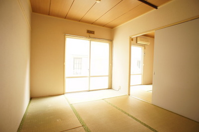 Living and room. 6 Pledge of Japanese-style room, Good even if I use in the bedroom. Also good to sleep grounder! 