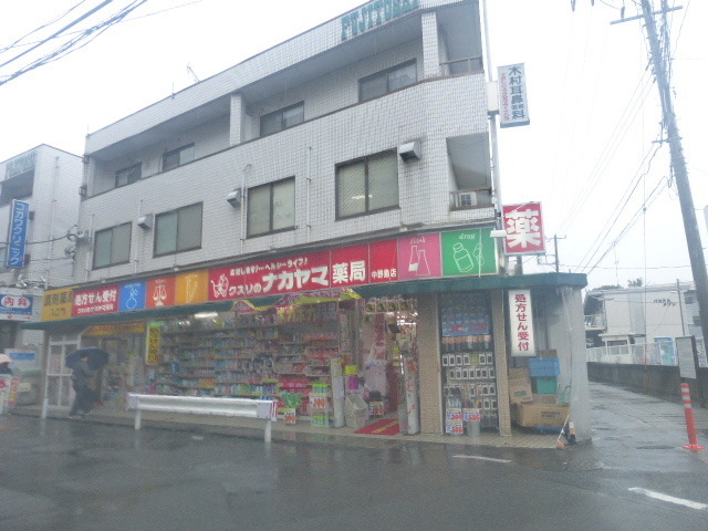 Dorakkusutoa. 810m until the pharmacy (drugstore)