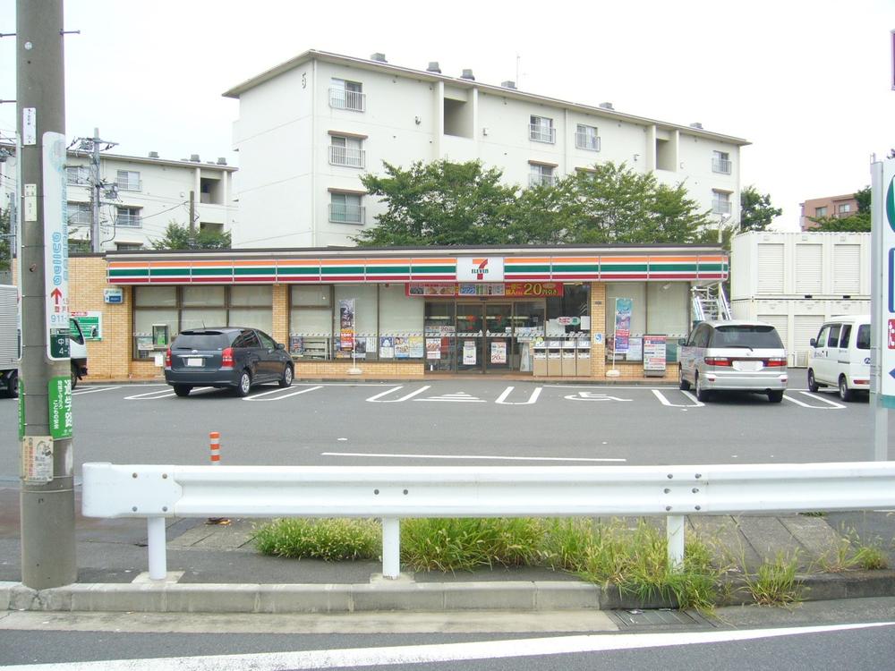 Convenience store. 70m to Seven-Eleven