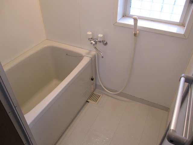 Bath. Mukogaoka Amusement real estate rental apartment security surface relief of the room