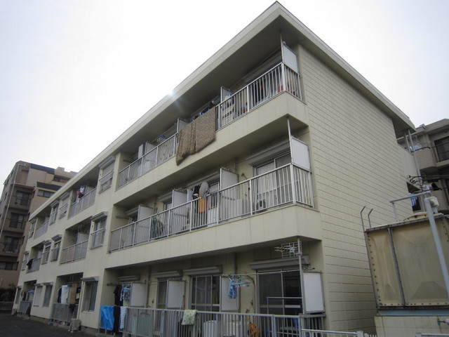 Building appearance. Nambu Yanokuchi a 10-minute walk from the train station