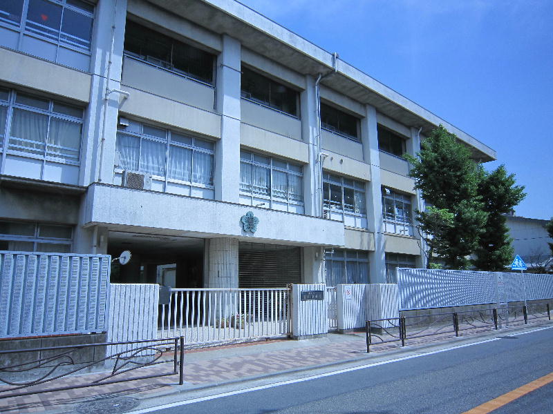 Junior high school. Inada 465m until junior high school (junior high school)