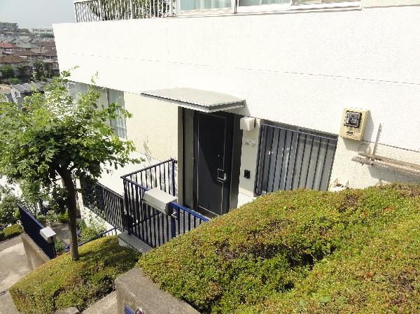 Entrance. Front door