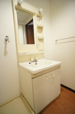 Washroom. Wash basin is an independent type! Effortlessly prepare for going out ☆ 