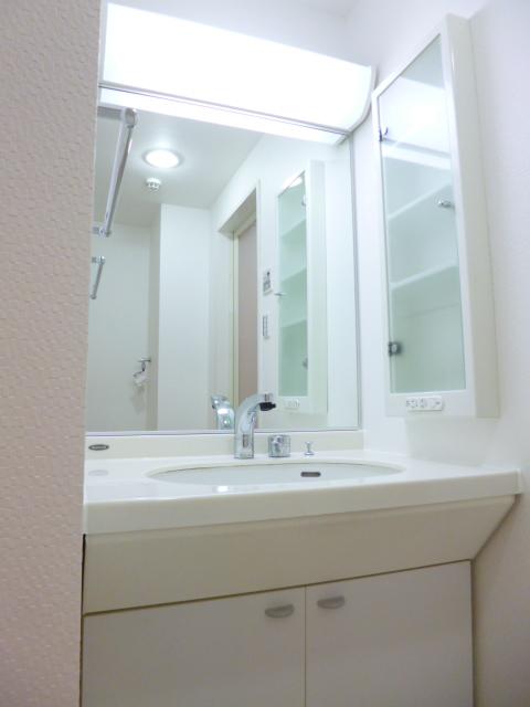 Wash basin, toilet. Because it is a specification of the head faucet shower was, It is also useful in cleaning.