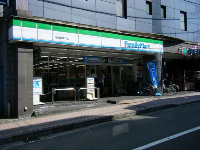 Convenience store. 580m to Family Mart (convenience store)