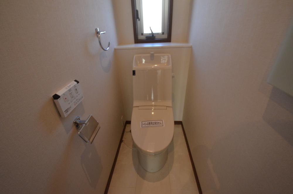 Toilet. Indoor (11 May 2013) Shooting 1 Building