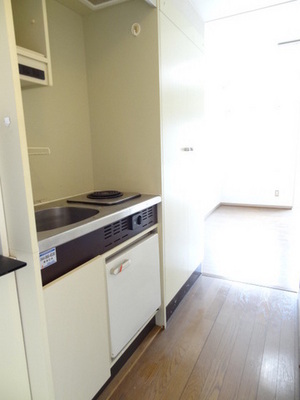Kitchen. It is with electric stove ☆ 