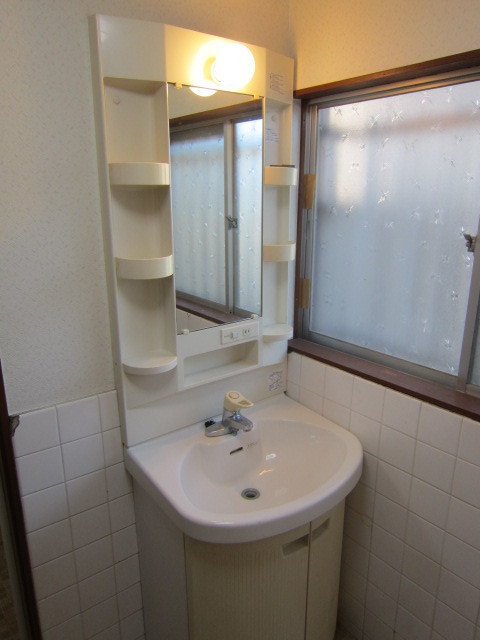 Washroom. Wash basin to arrange a personal appearance