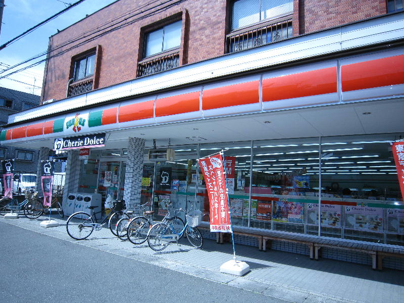 Convenience store. Thanks Kawasaki Tama High School before store (convenience store) up to 100m