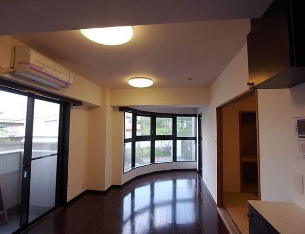 Local appearance photo. The room is very clean.