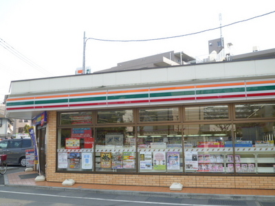 Convenience store. 50m until the Seven-Eleven (convenience store)