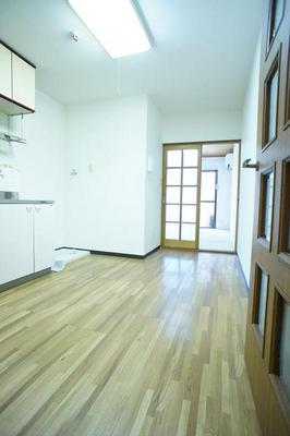 Living and room. Spacious kitchen space, 2-neck is a gas stove can be installed