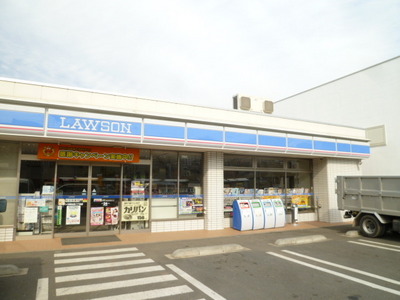 Convenience store. 500m to Lawson (convenience store)