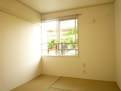 Living and room. 6 Pledge of Japanese-style room, Good even if I use in the bedroom. Also good to sleep grounder! 