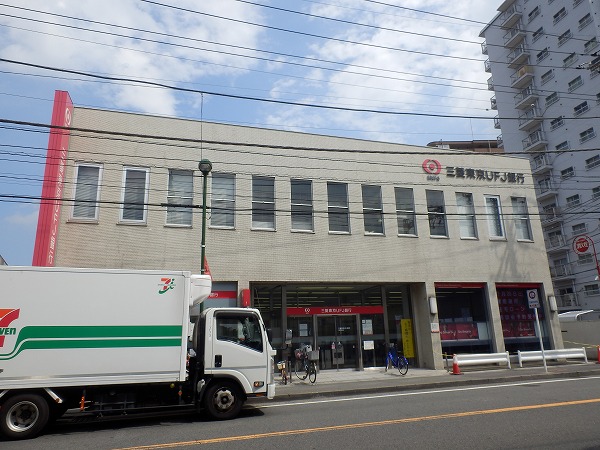 Bank. 470m to Bank of Tokyo-Mitsubishi UFJ Bank (Bank)