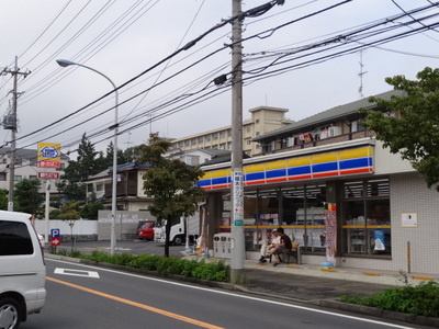 Convenience store. MINISTOP up (convenience store) 240m