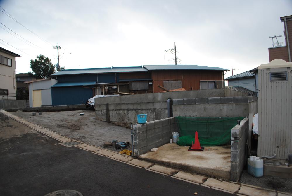 Local photos, including front road. Local (12 May 2013) Shooting