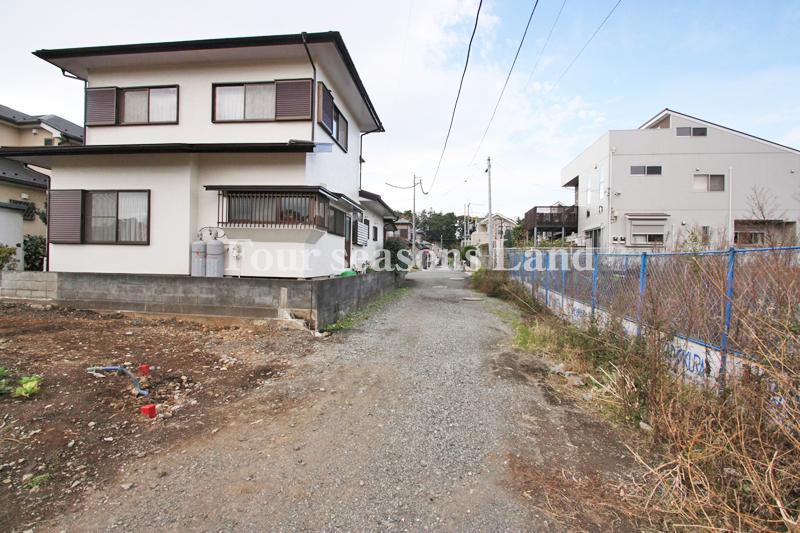 Local photos, including front road. Local (11 May 2013) Shooting