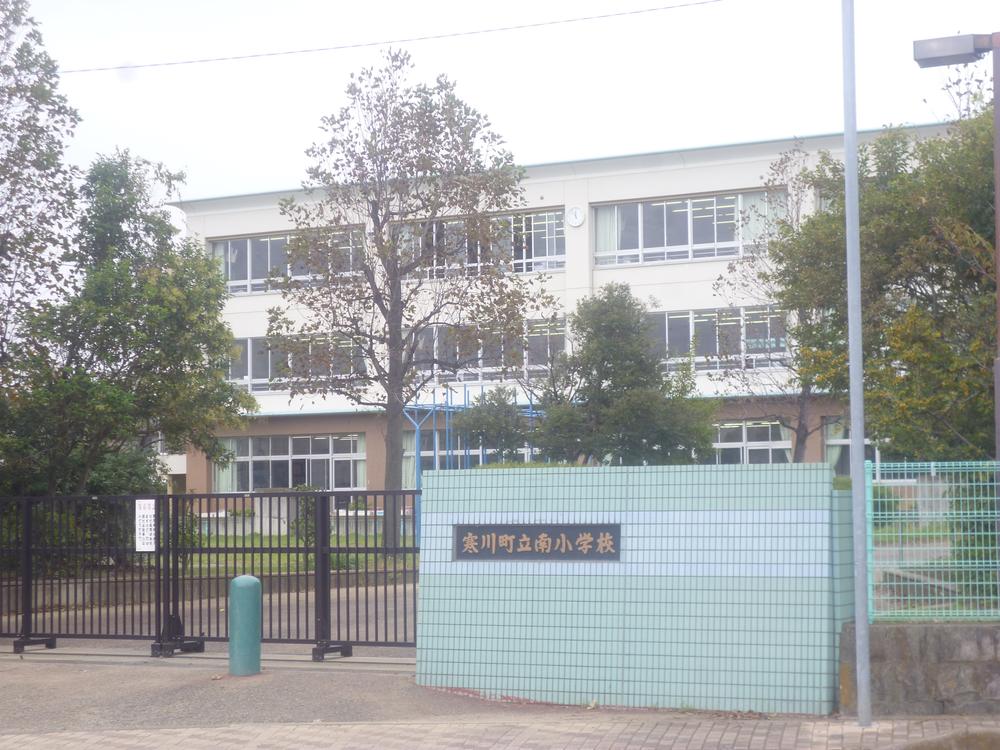 Primary school. To South Elementary School 400m