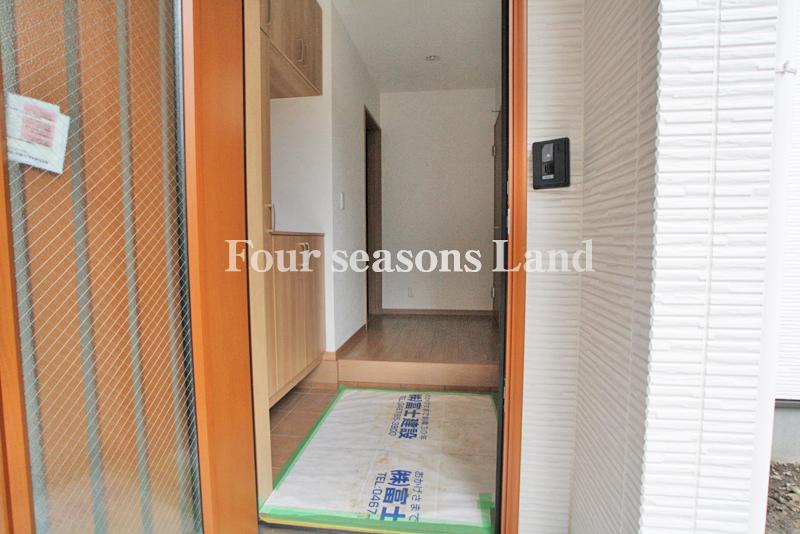 Entrance. Local (11 May 2013) Shooting