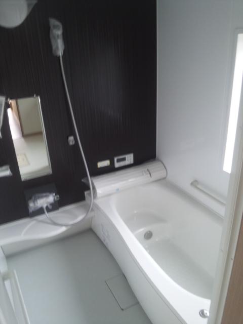 Bathroom. Flat ceiling, Wave is a system bus that combines the features and design, such as counter.
