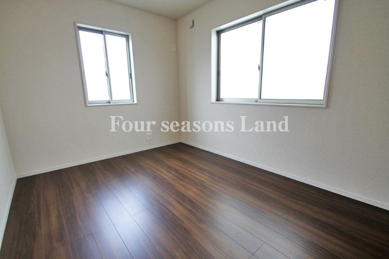 Non-living room. The company construction cases