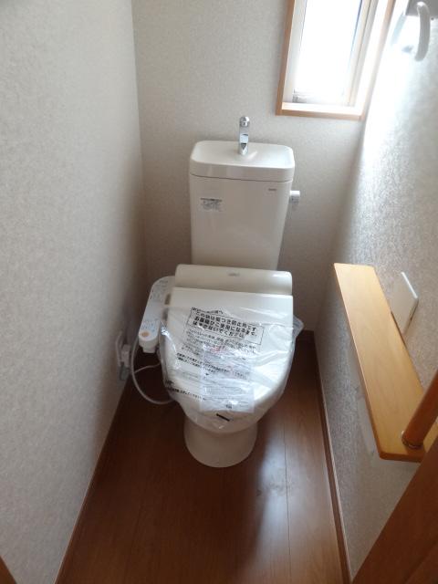 Toilet. Indoor (10 May 2013) Shooting