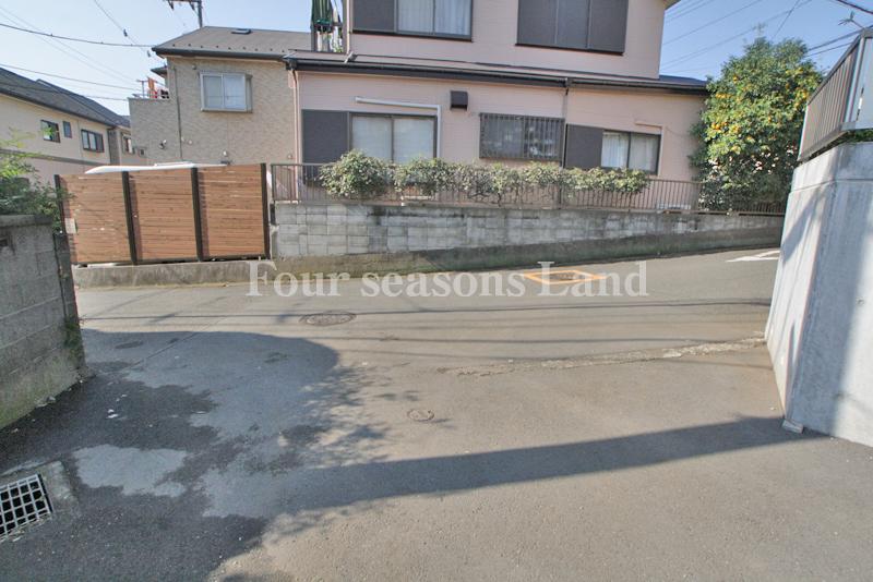 Local photos, including front road. Local (11 May 2013) Shooting