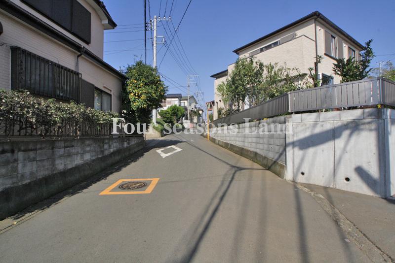 Local photos, including front road. Local (11 May 2013) Shooting