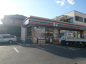 Convenience store. 150m to Seven-Eleven (convenience store)