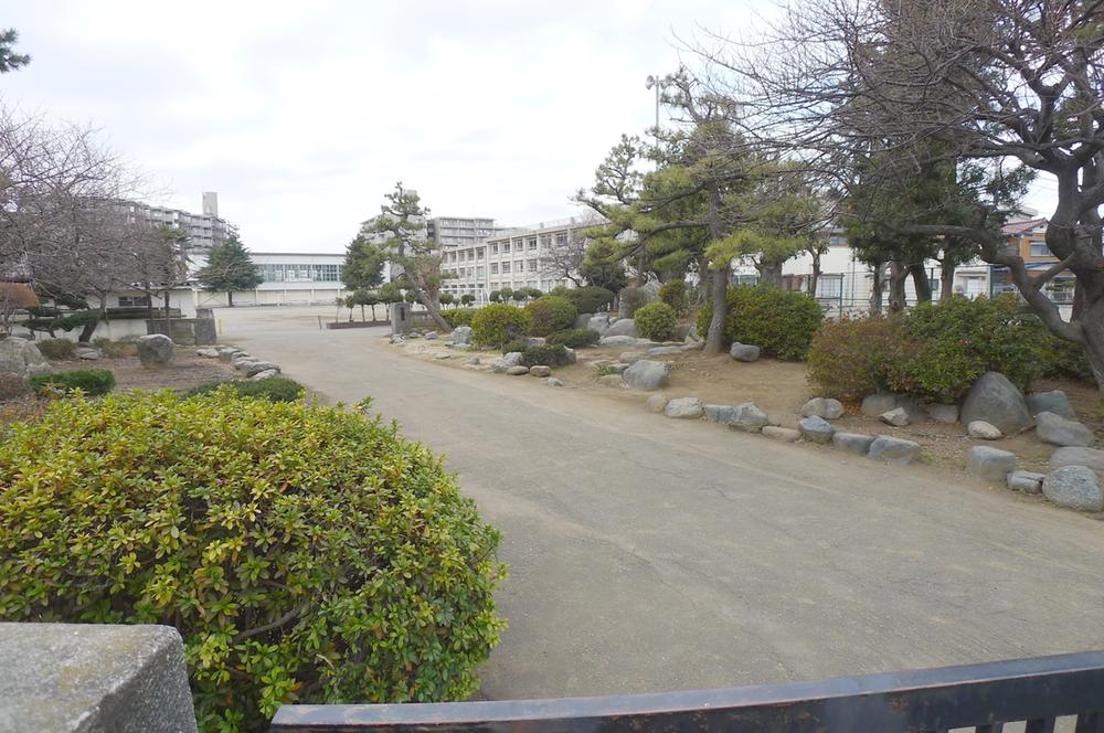 Primary school. Samukawa stand Ichinomiya until elementary school 442m